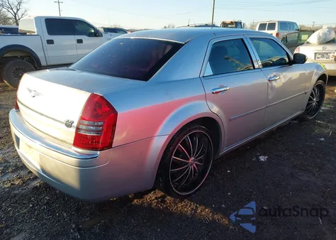 2005 Chrysler 300C z USA, uszkodzony, nr VIN 2C3JA63HX5H572237